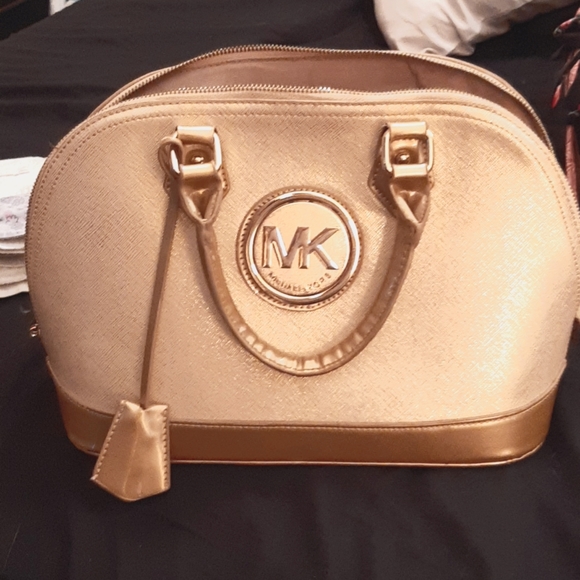 Michael Kors purse - Picture 1 of 3